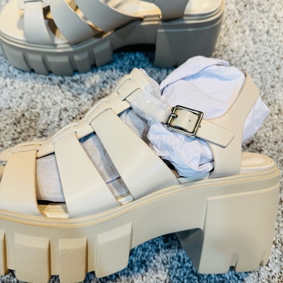 NEW Galaxy Off White Platform Sandals Chunky Lug Soles Size 11 Madden Girl - Picture 4 of 8
